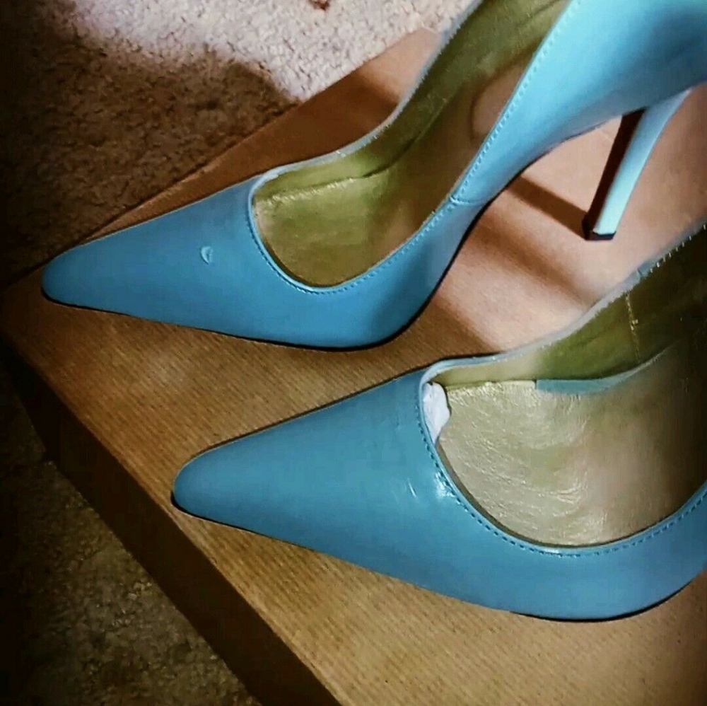 Christian Louboutin So Kate Pumps - Picture 3 of 5